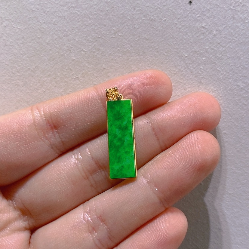 【闪购商品】颈饰18K金镶嵌翡翠