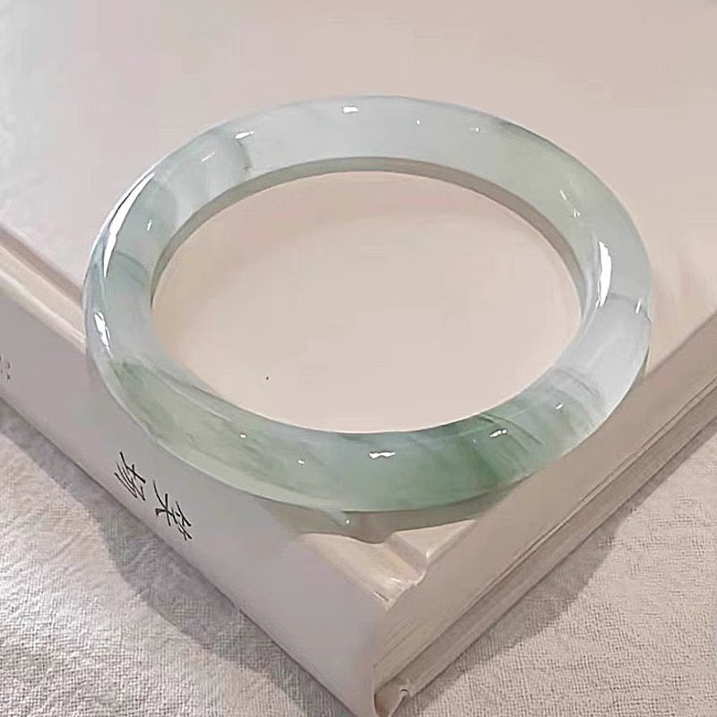 新疆天山翠时尚石英质玉手镯213