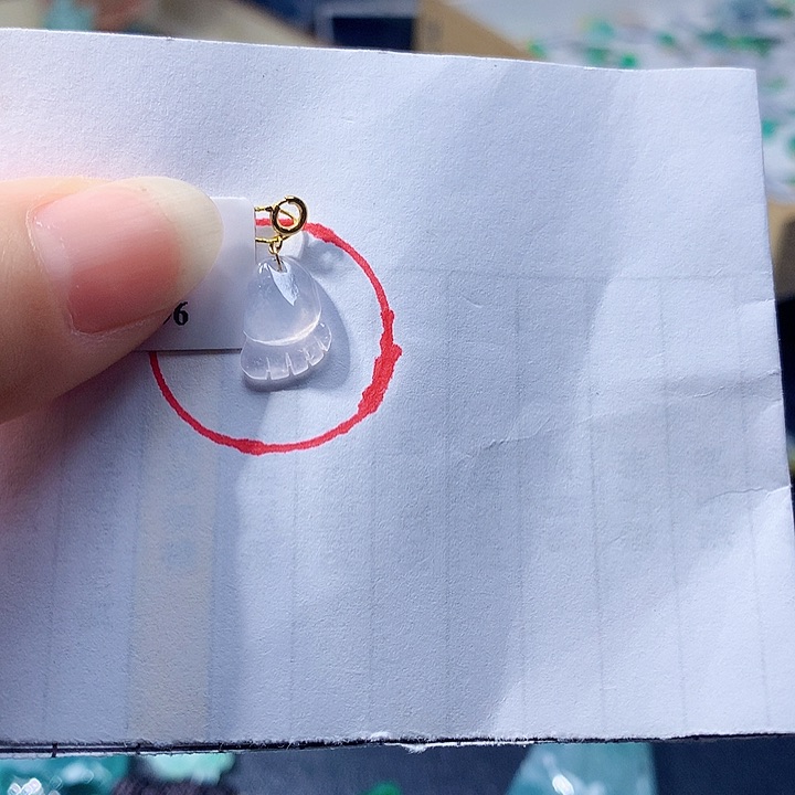 翡翠挂件18K金镶嵌我