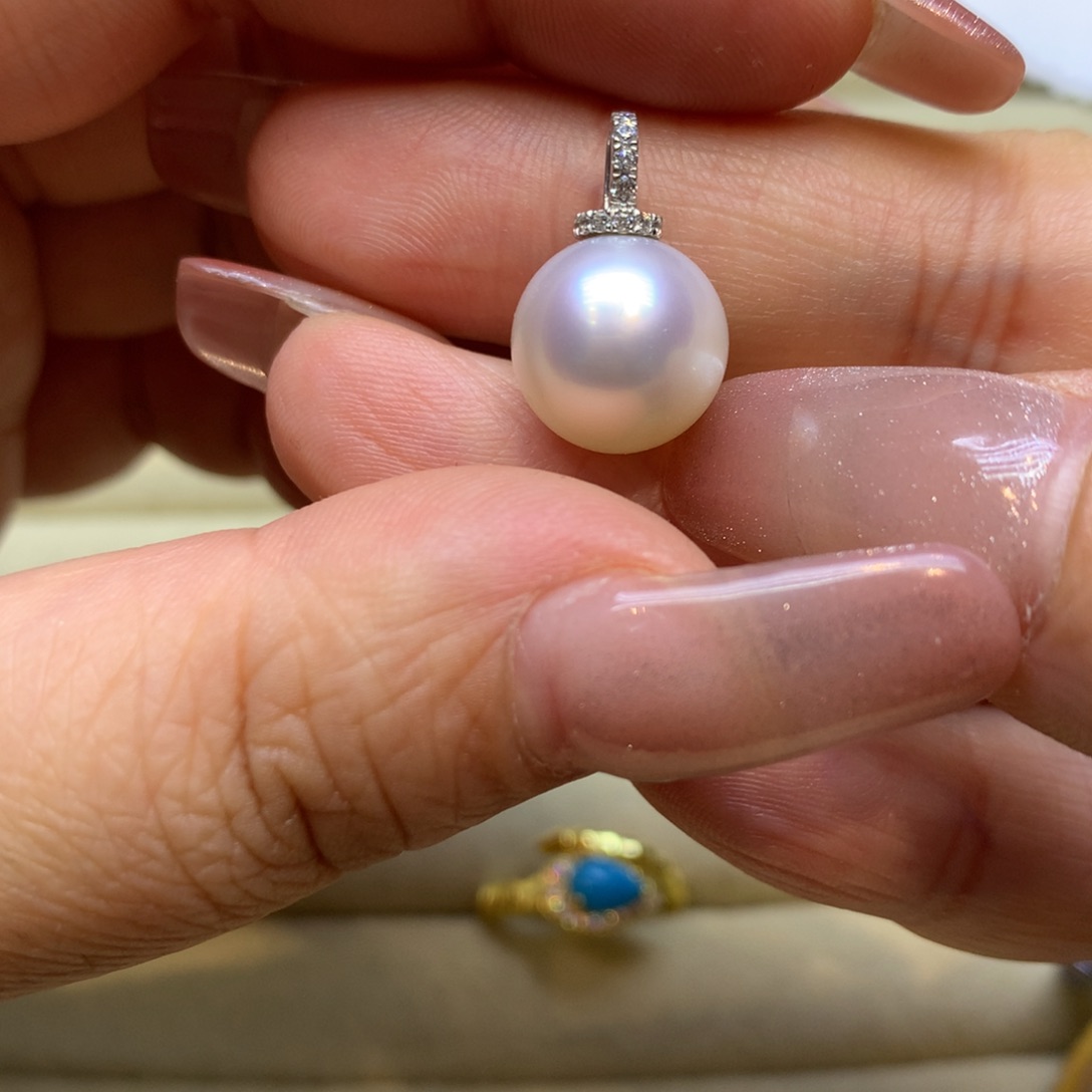 颈饰18K金镶嵌海水珍珠