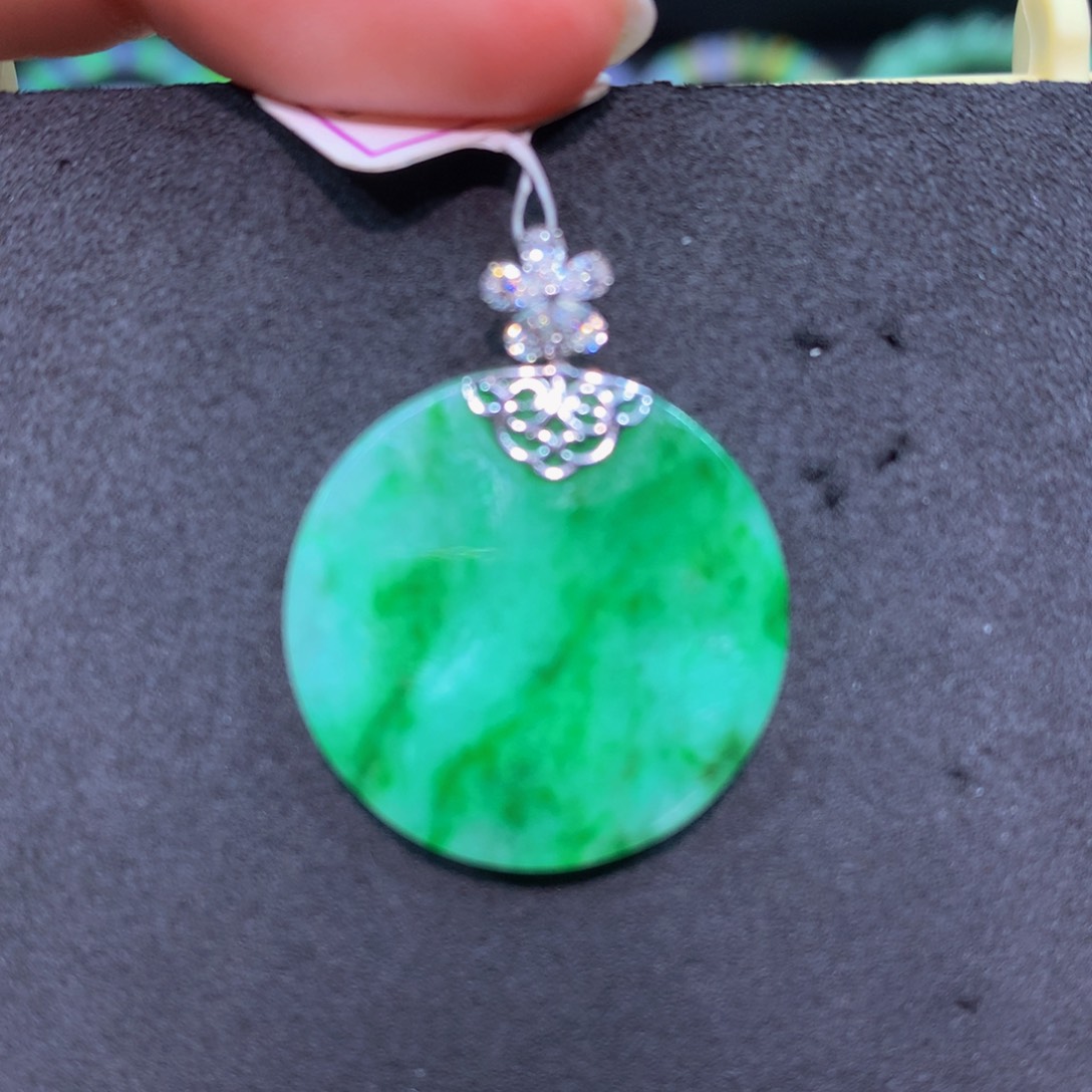 翡翠18K金镶嵌颈饰翡翠