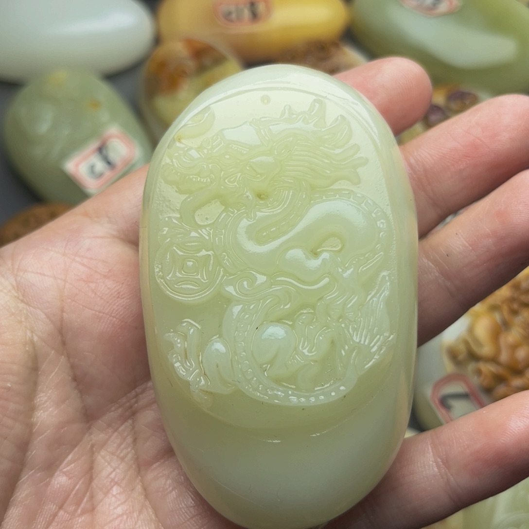 石材方解石手把件龙