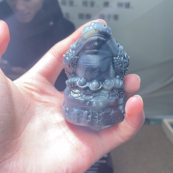 和田玉未镶嵌把件