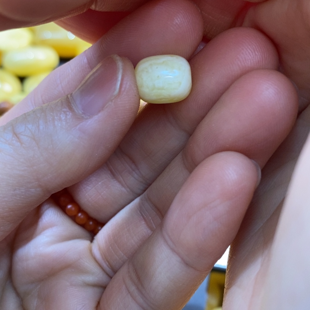 奶***妈琥珀未镶嵌裸石蜜蜡配珠