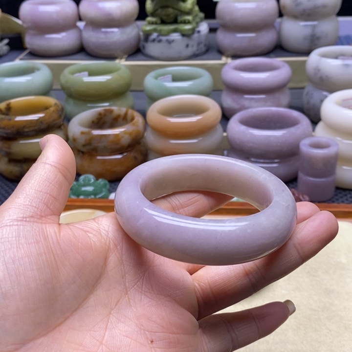 石英质玉未镶嵌手镯