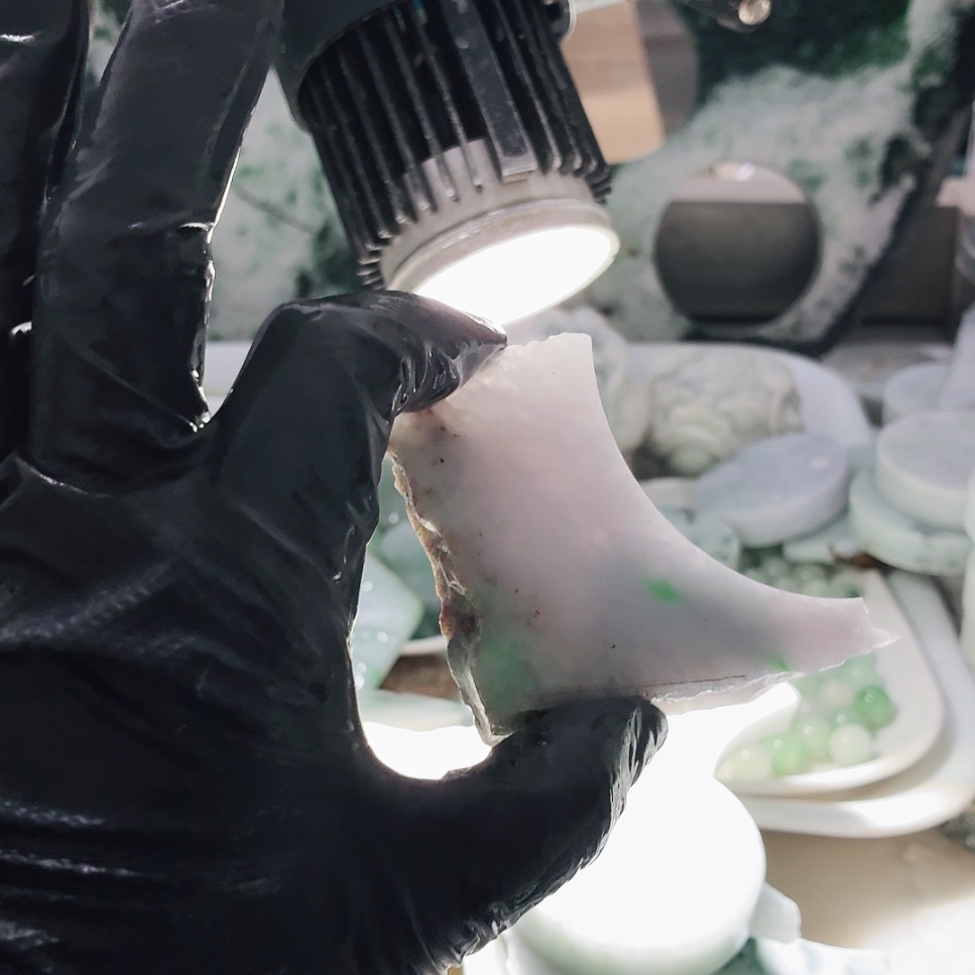 翡翠未镶嵌颈饰边角料