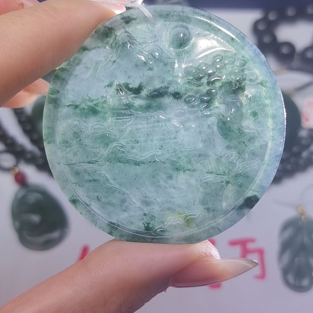 翡翠颈饰未镶嵌天然的A货翡翠