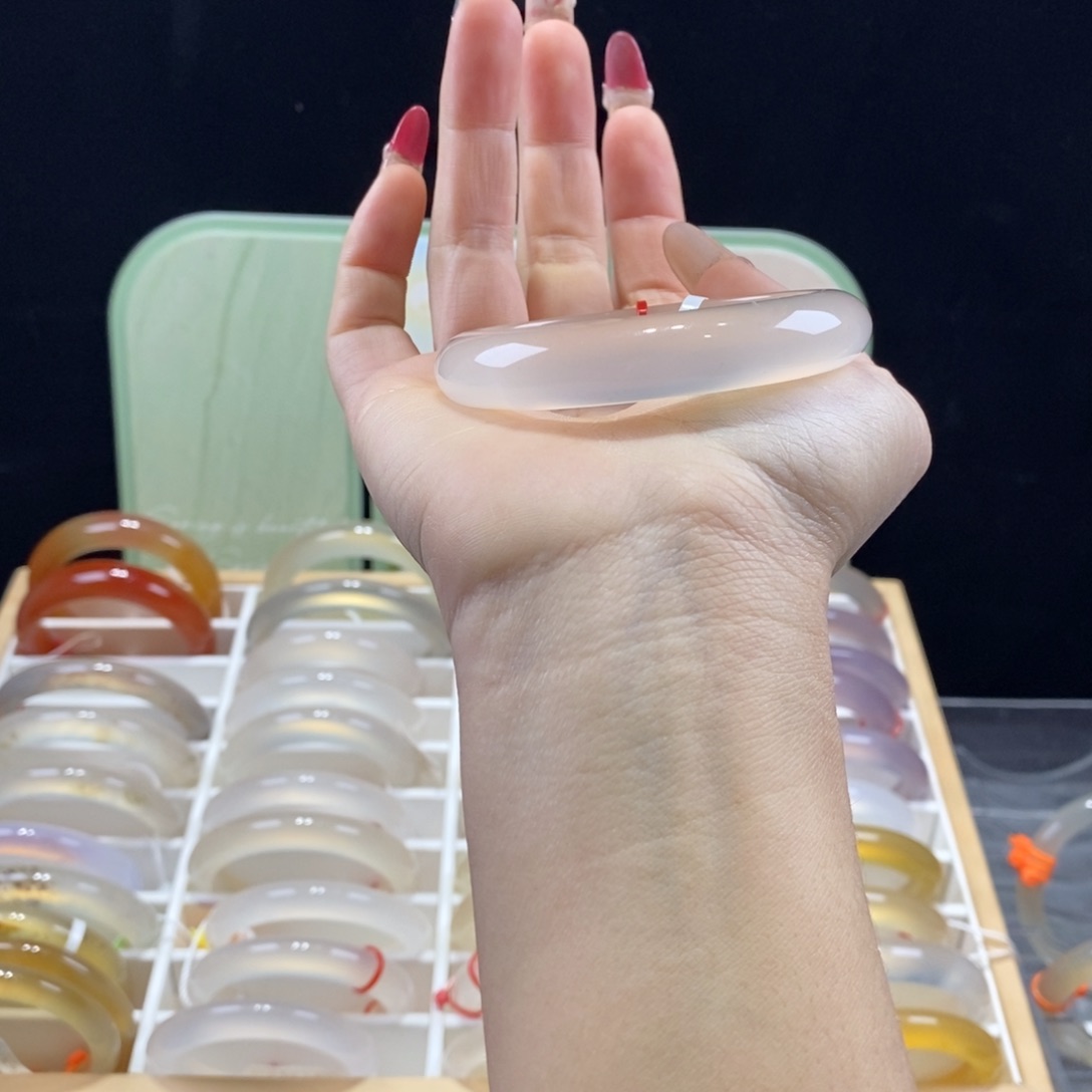 玛瑙/玉髓手镯未镶嵌