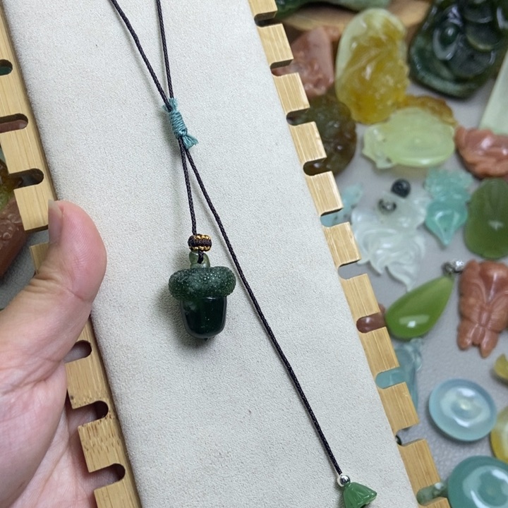 蛇纹石玉挂件未镶嵌