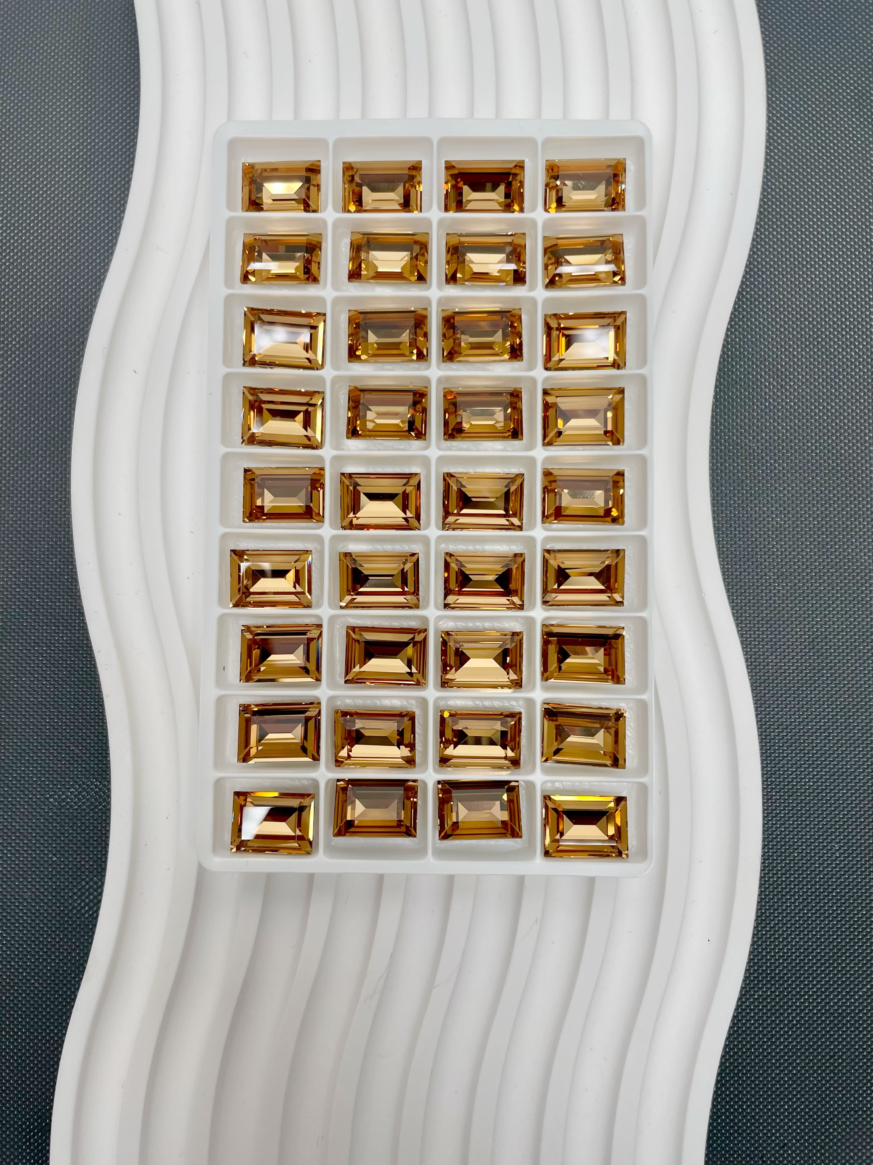 美拉德色系 东洲水晶 秋冬金色超闪尖底美甲钻一排装 1单包邮