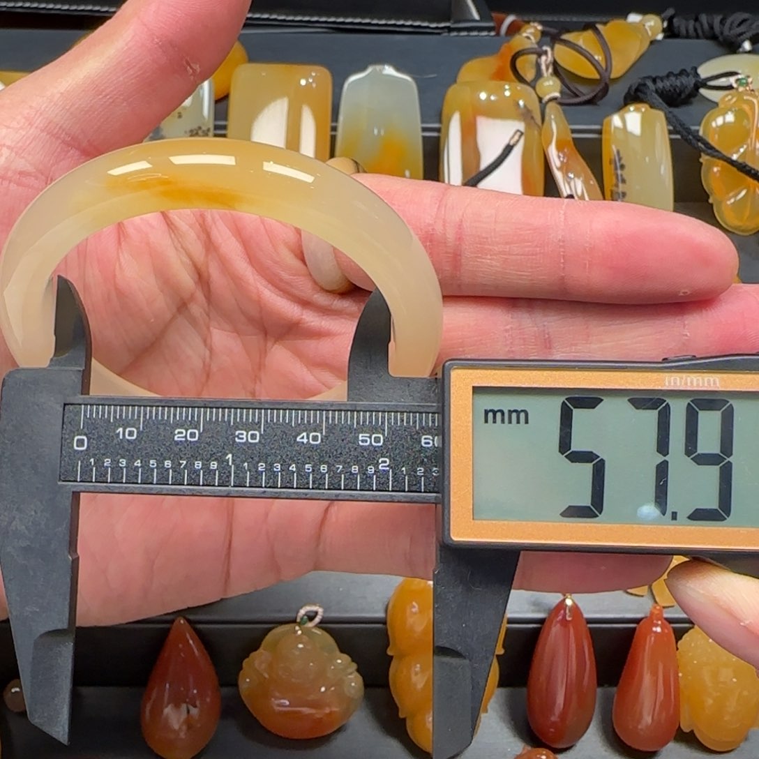 石英质玉（黄龙玉）未镶嵌手镯