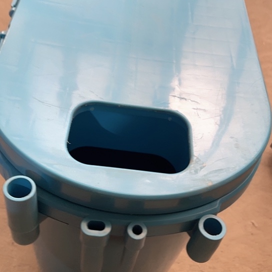 蓝钓桶回弹口瑕疵。    