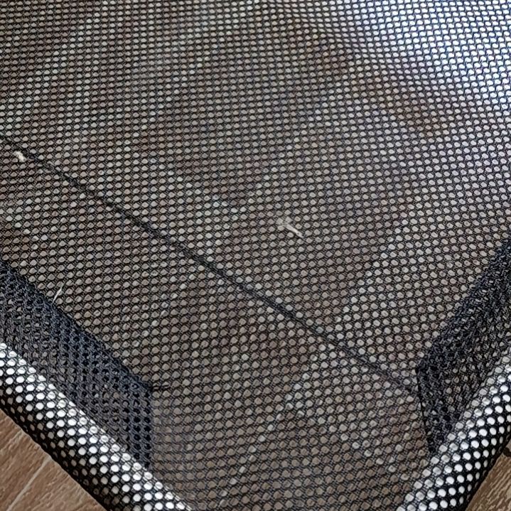 一个黑色的架子，。，，