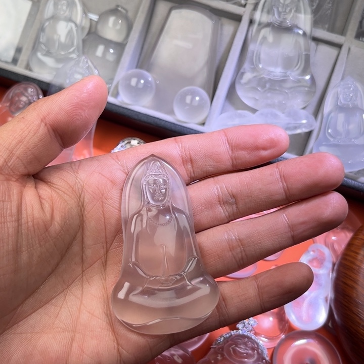 石英质玉未镶嵌颈饰