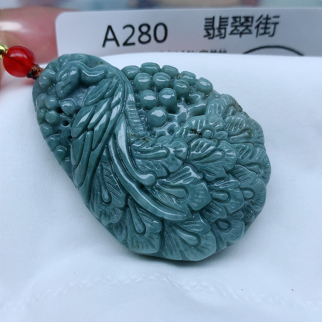 翡翠颈饰未镶嵌牌子