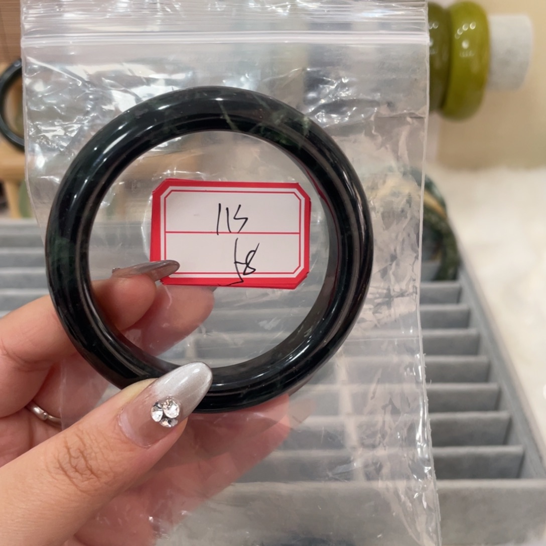 蛇纹石玉手镯未镶嵌