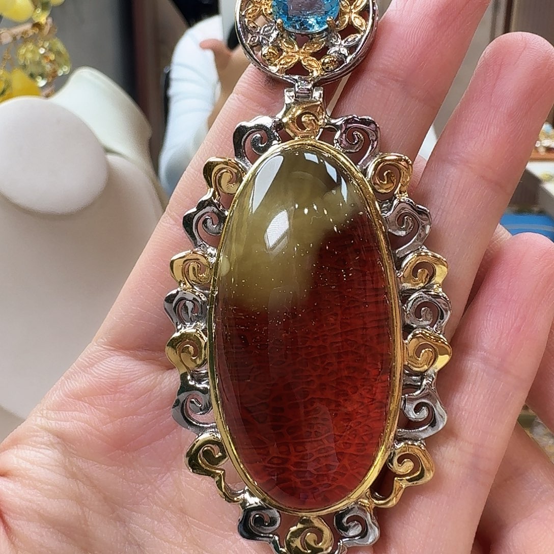 琥珀未镶嵌颈饰吊坠