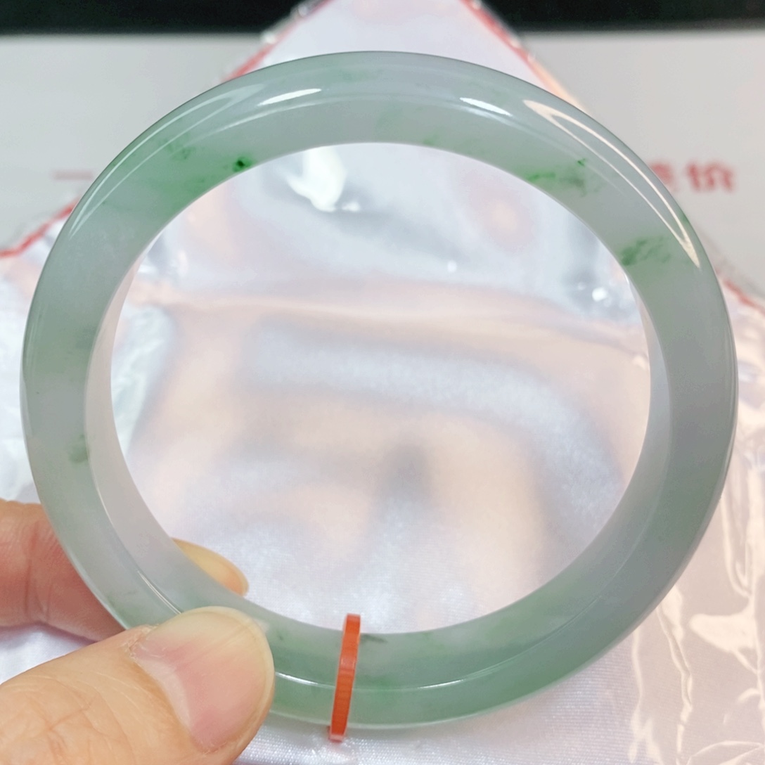 翡翠手镯未镶嵌58.8圈口正圈