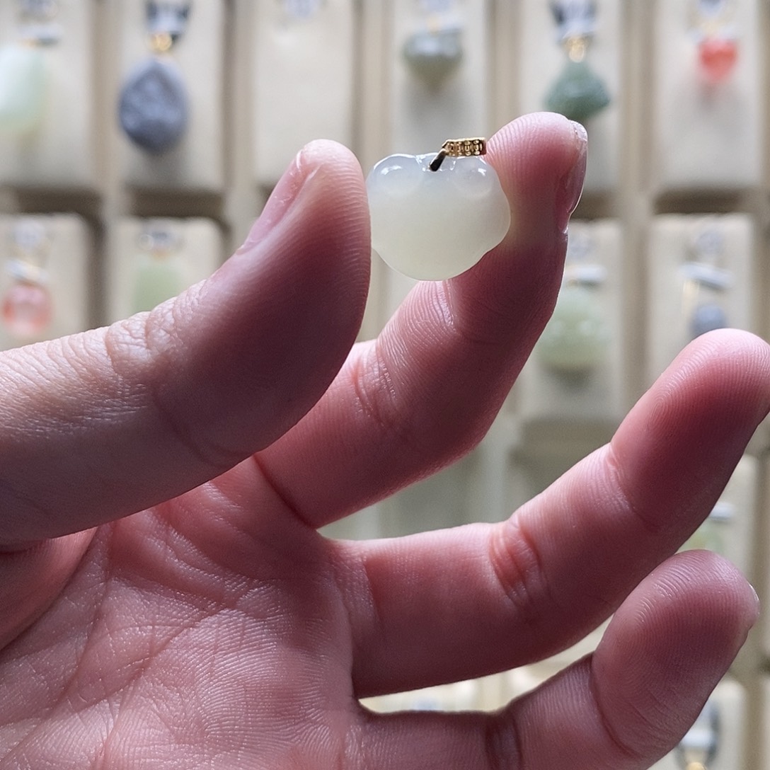 和田玉颈饰18K金镶嵌汲*珍