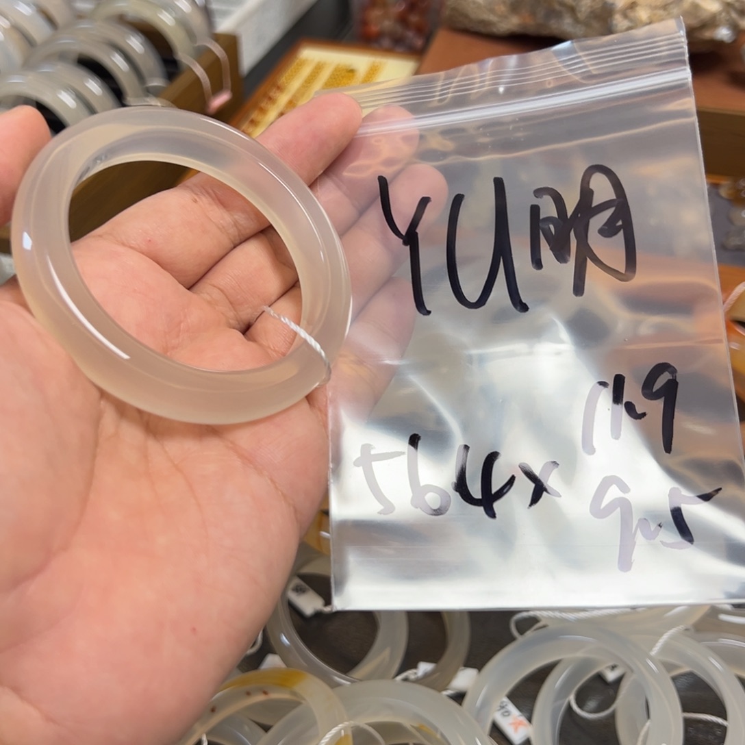 Y***明玛瑙/玉髓未镶嵌珠宝半成品