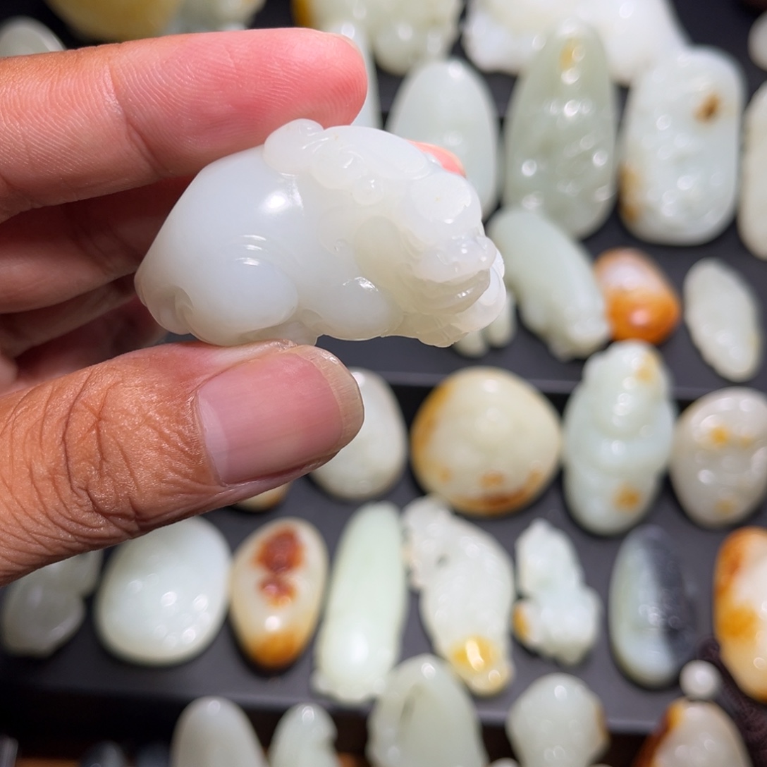 g***y和田玉未镶嵌颈饰