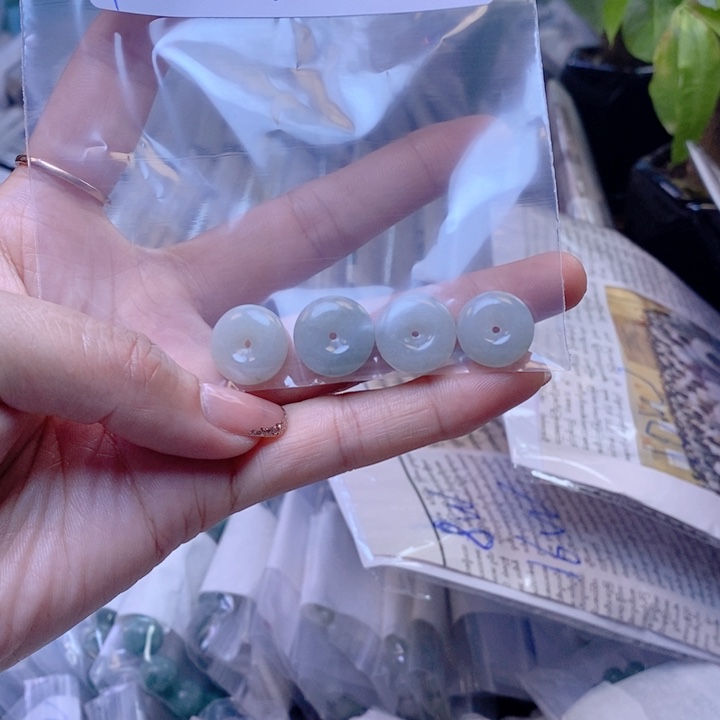 定制翡翠未镶嵌珠串