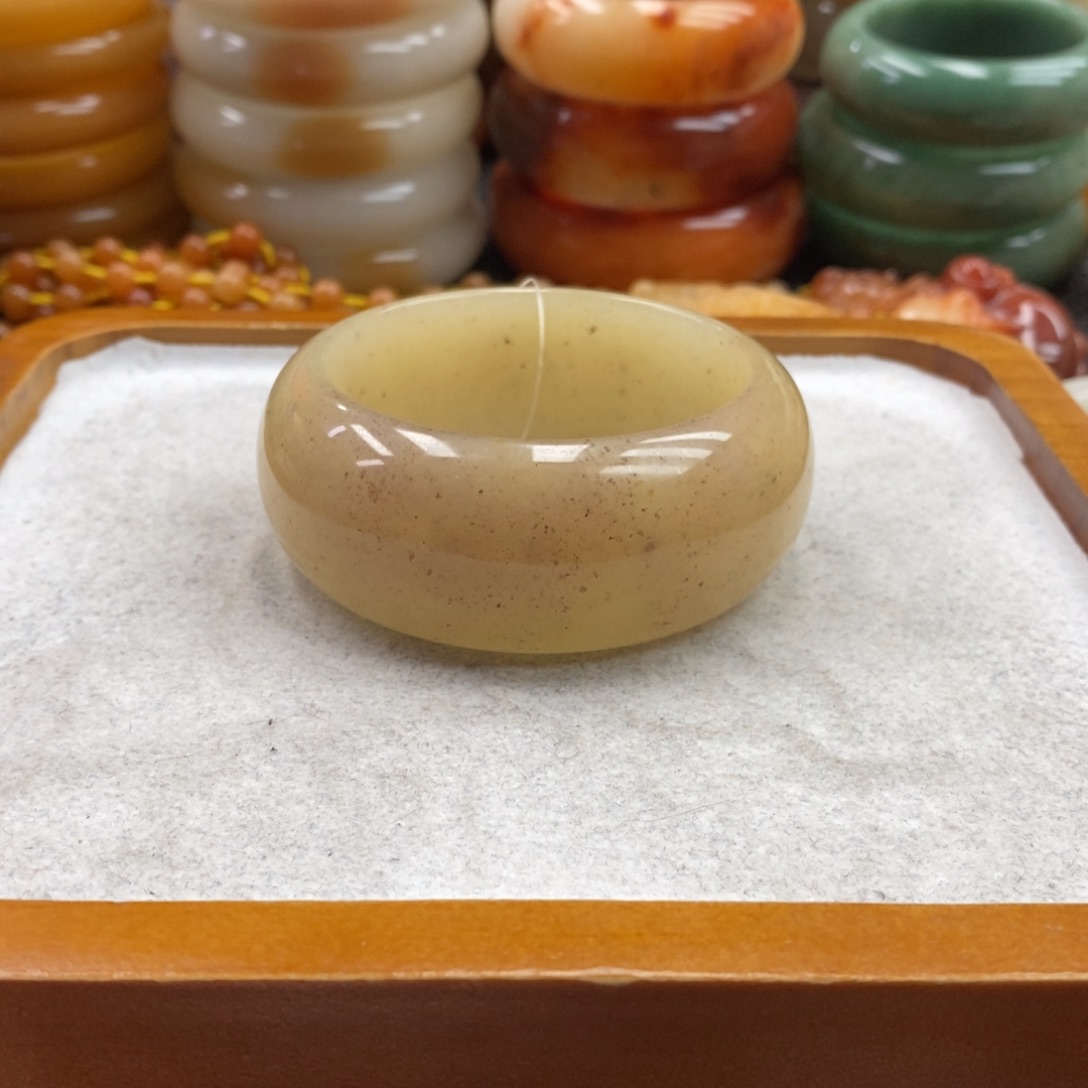 石英岩玉未镶嵌手镯（圆镯）