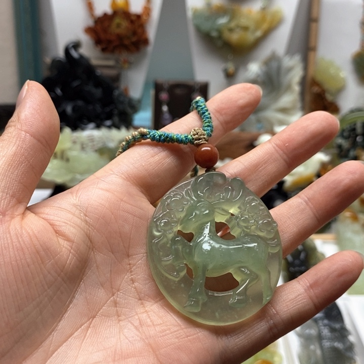 未镶嵌蛇纹石玉颈饰