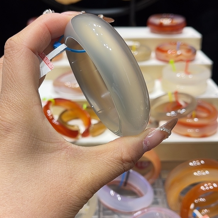 玛瑙/玉髓手镯未镶嵌A***i