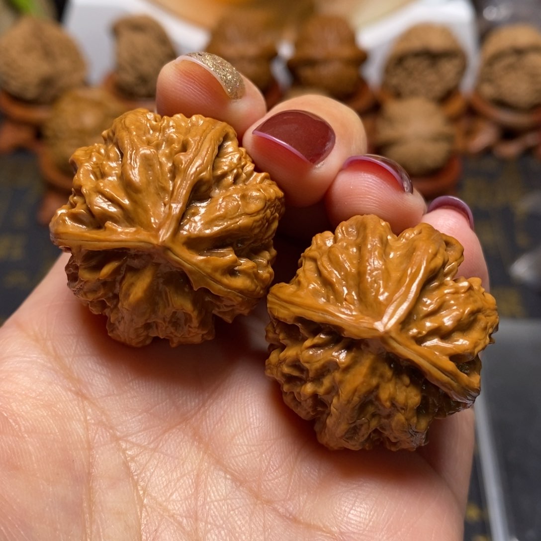 文玩核桃把件三棱手捻31