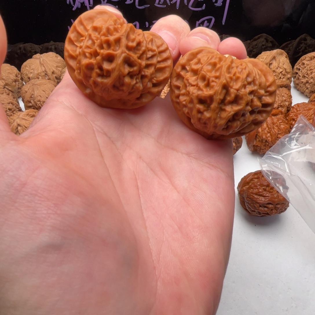 把件核桃43桃心红皮宫灯