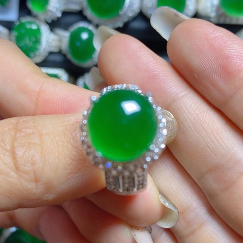 【闪购商品】翡翠挂件未镶嵌蛋面