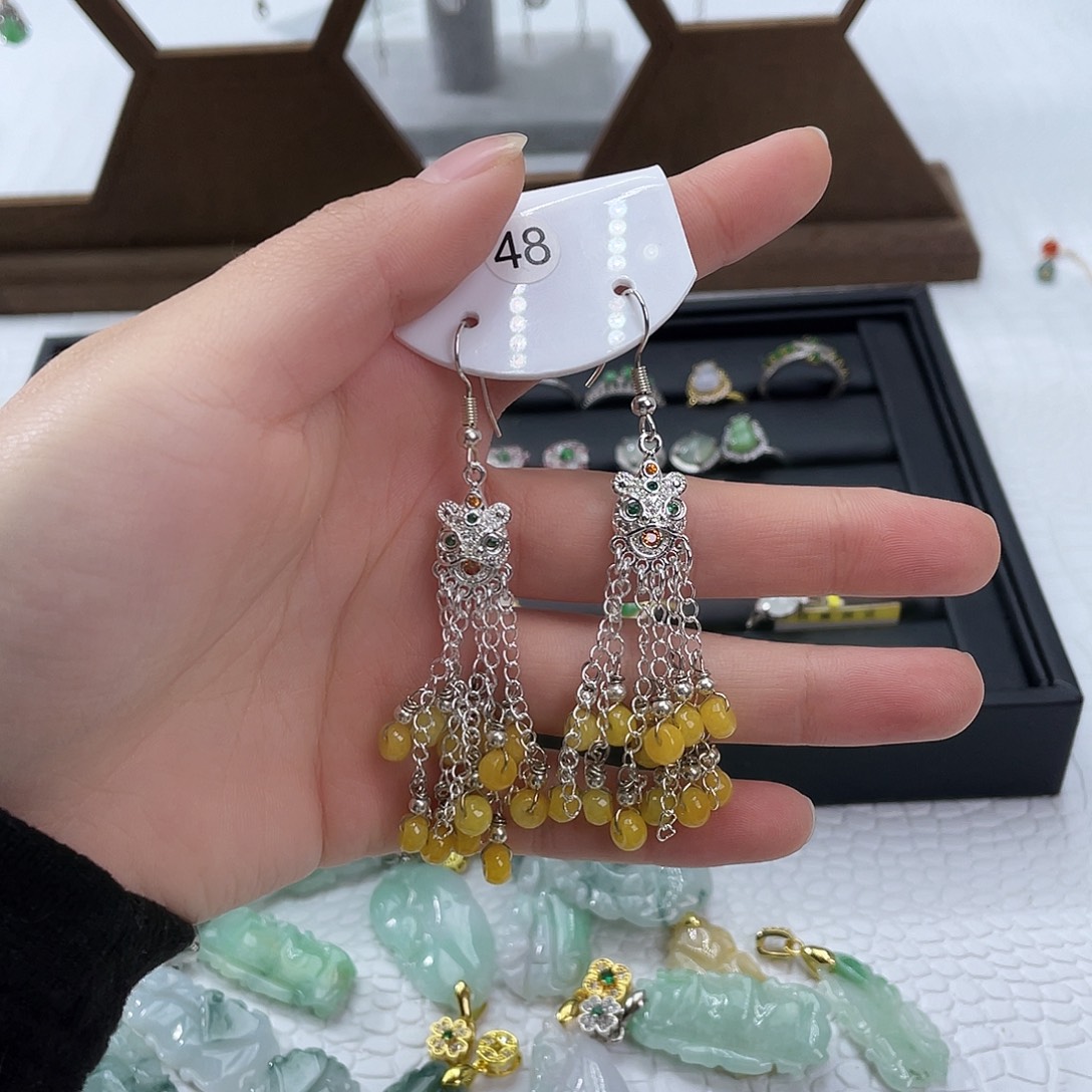 翡翠未镶嵌耳饰一物一图，以实物为准