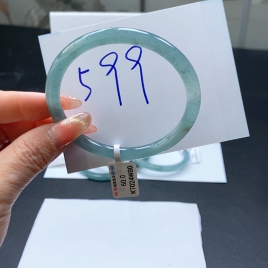 翡翠手镯未镶嵌60尺寸不退换