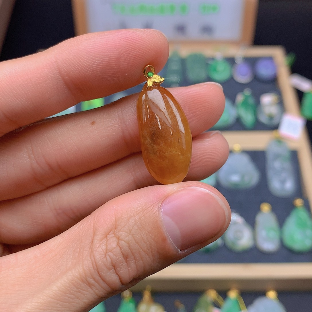 翡翠颈饰18K金镶嵌翡翠