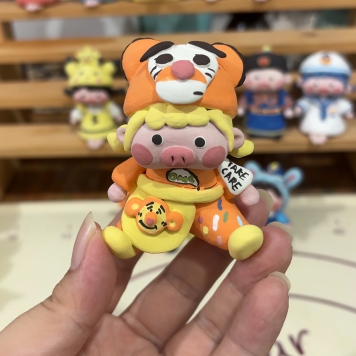 摆件景德镇陶瓷猪小妹摆件一猪猪