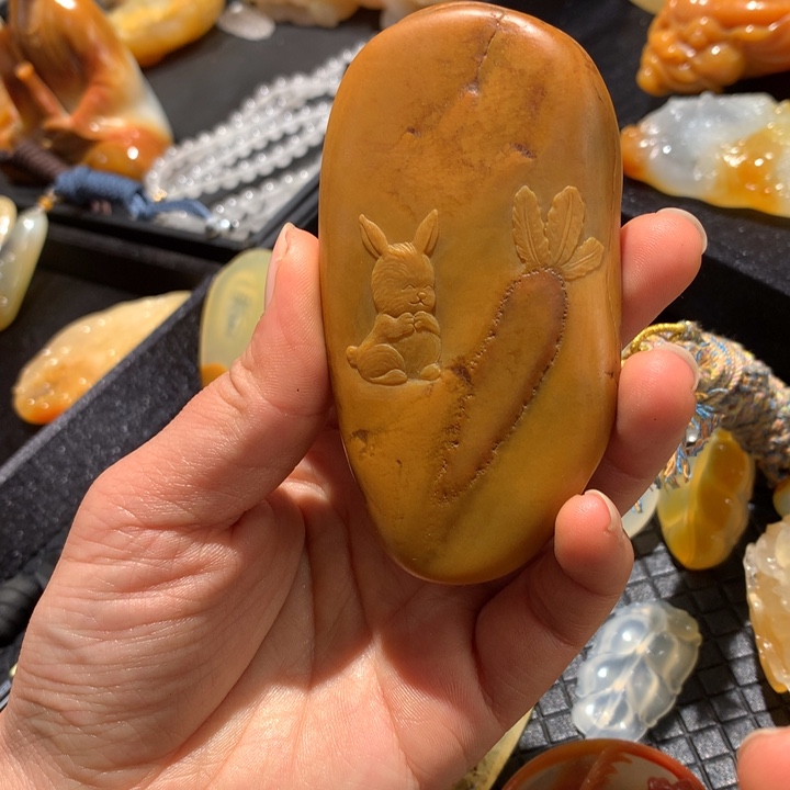 石英质玉（黄龙玉）未镶嵌颈饰