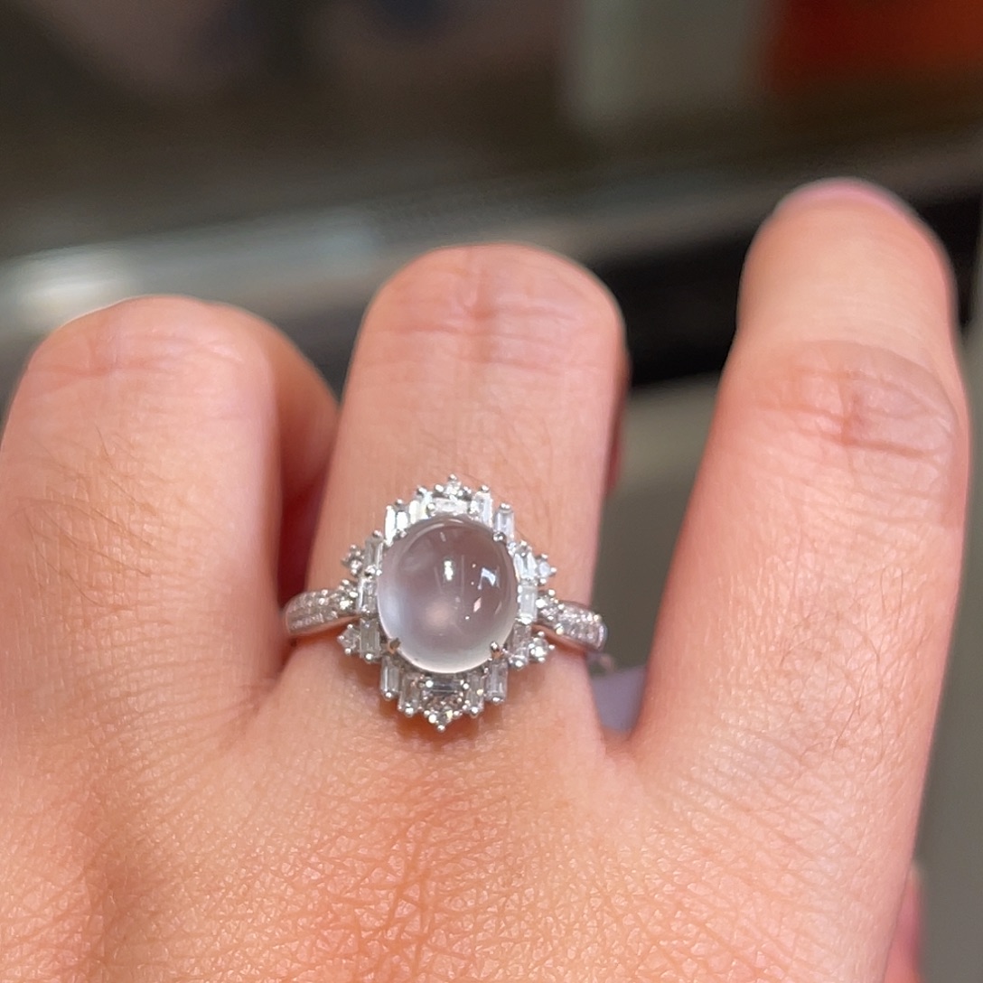 翡翠18K金镶嵌戒指黑钢冰蛋