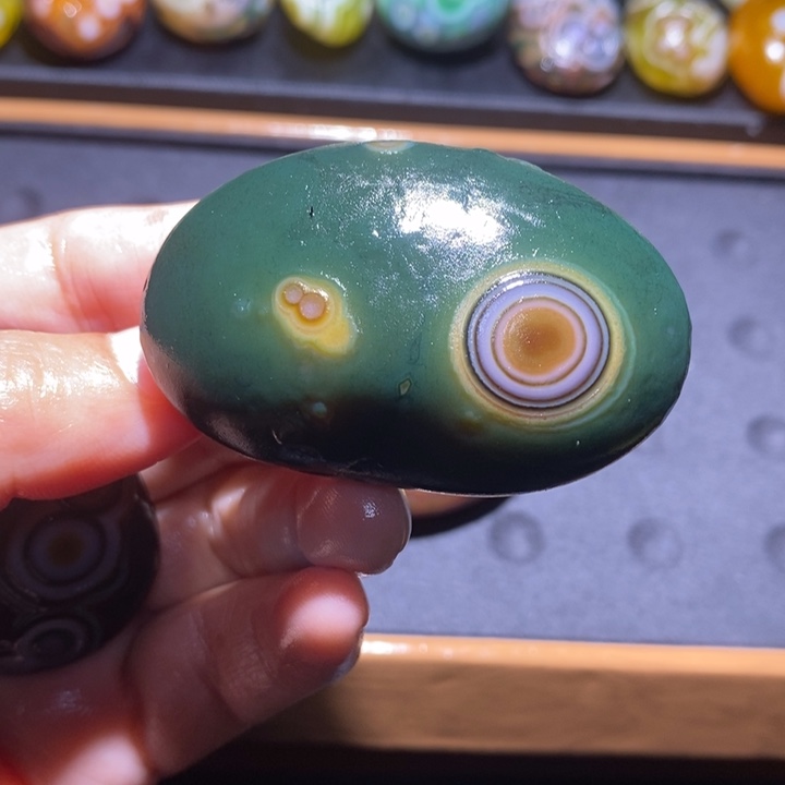 未镶嵌玛瑙/玉髓珠宝半成品卡**里