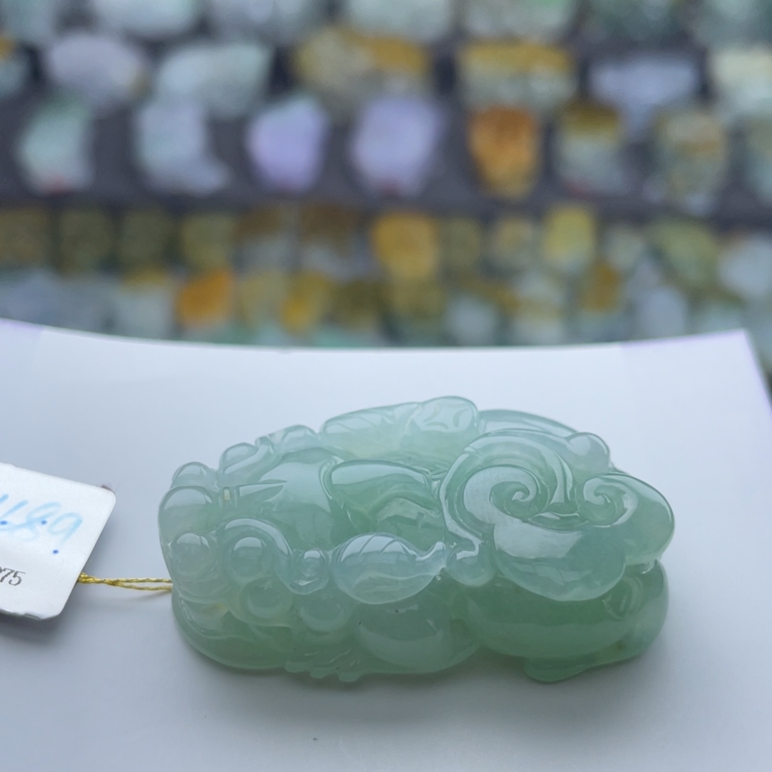 翡翠未镶嵌颈饰貔貅