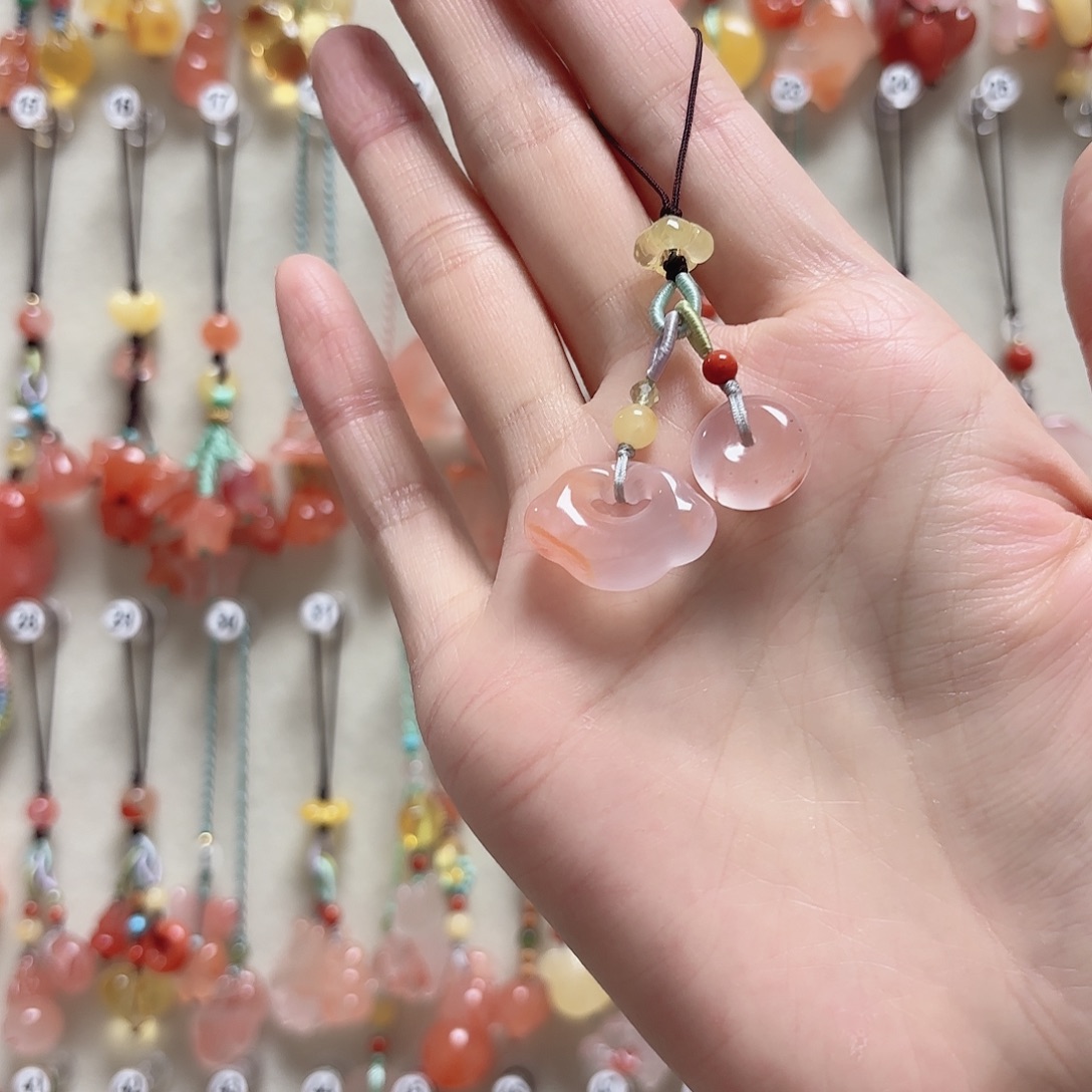 南红玛瑙未镶嵌吊坠(赠链)