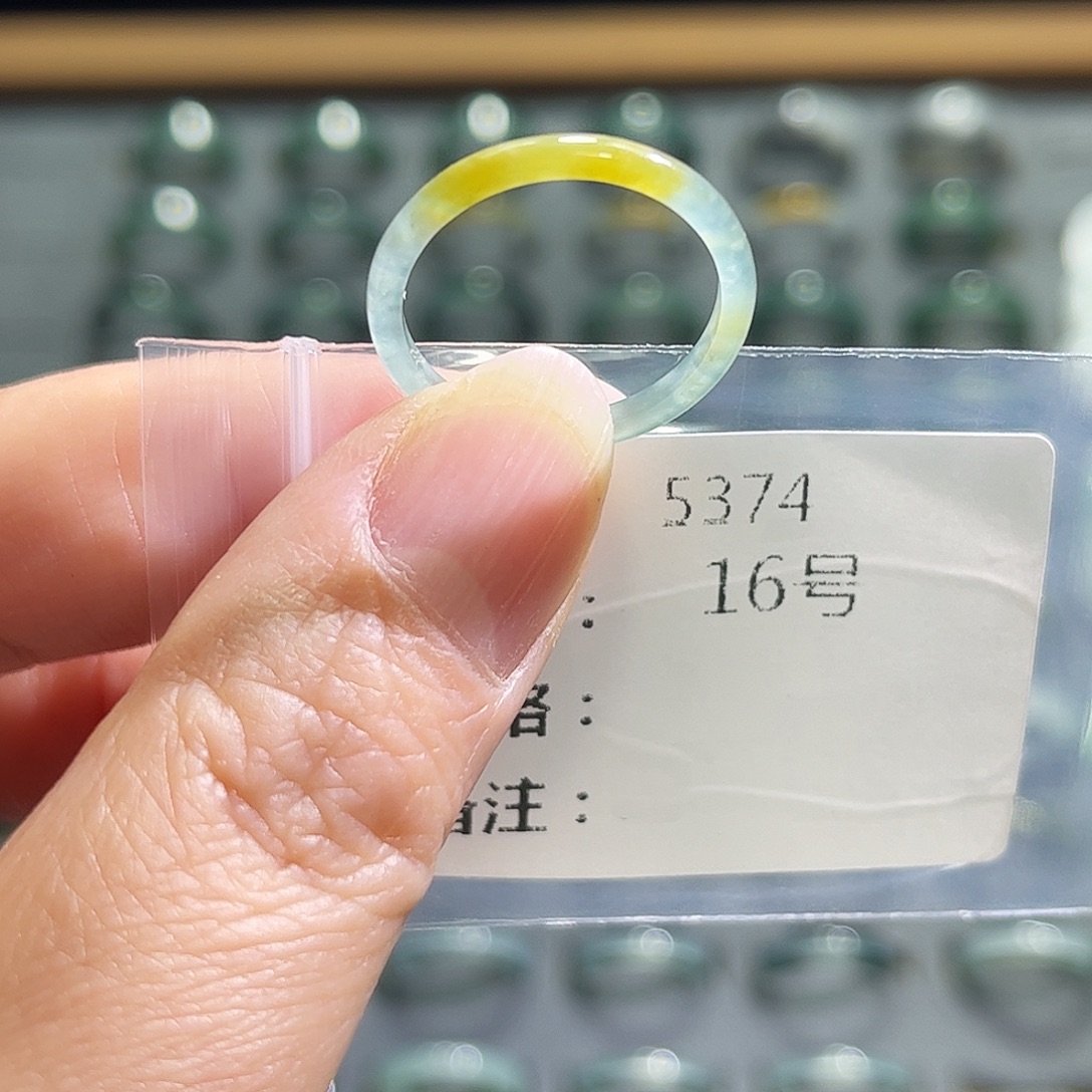 翡翠未镶嵌戒指5374。   