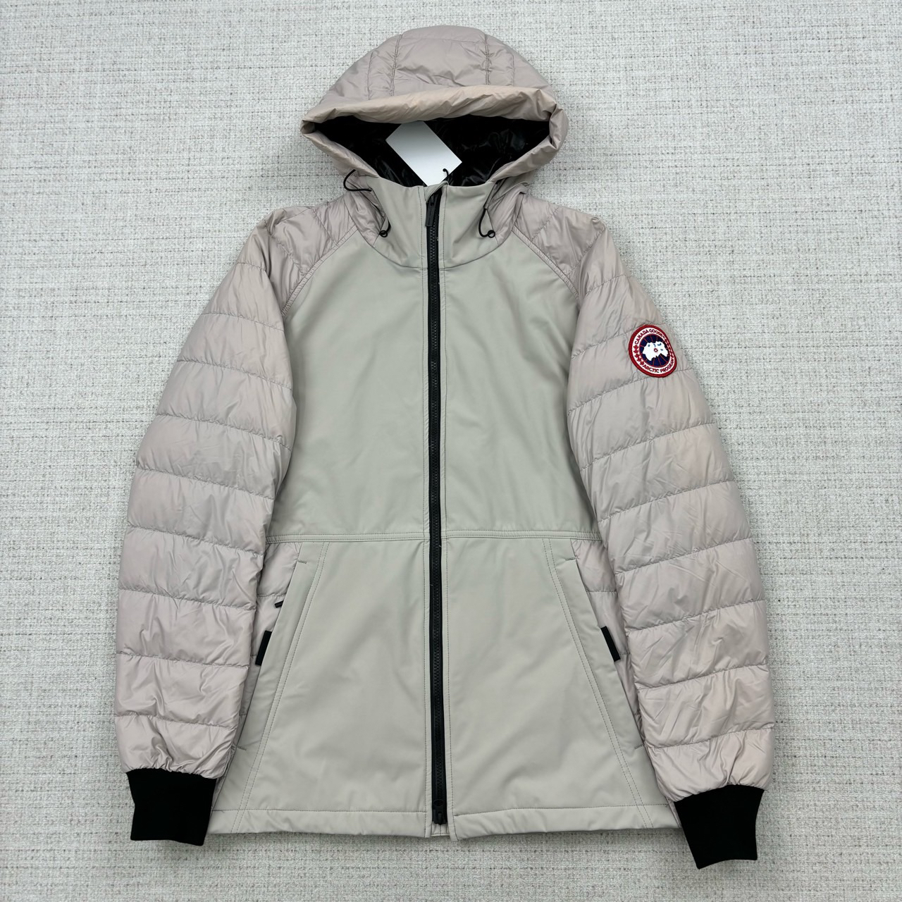 99新 CANADA GOOSE HyBridge系列 绗缝徽标连帽羽绒服/尺码L/8103