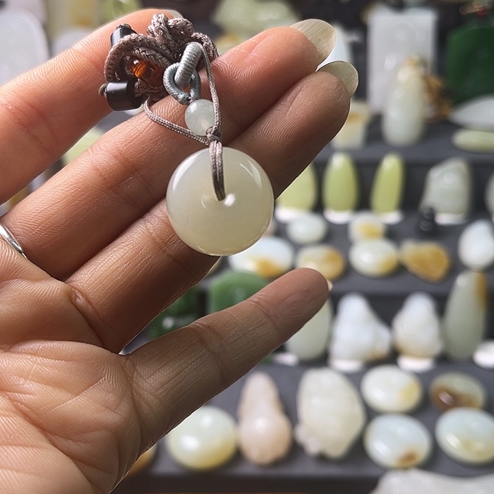 和田玉（青白玉）未镶嵌颈饰