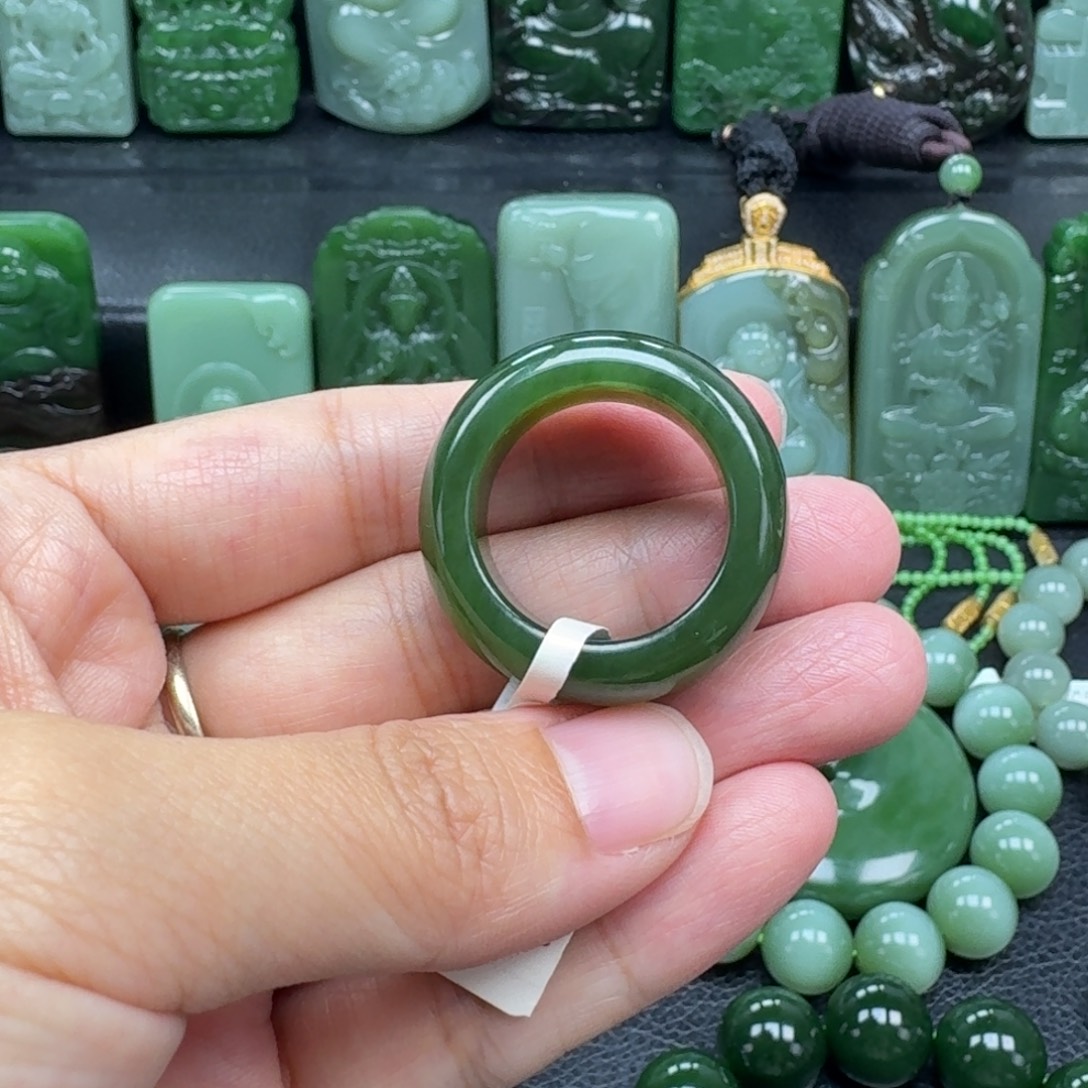 用***5和田玉未镶嵌颈饰十级粉丝福利