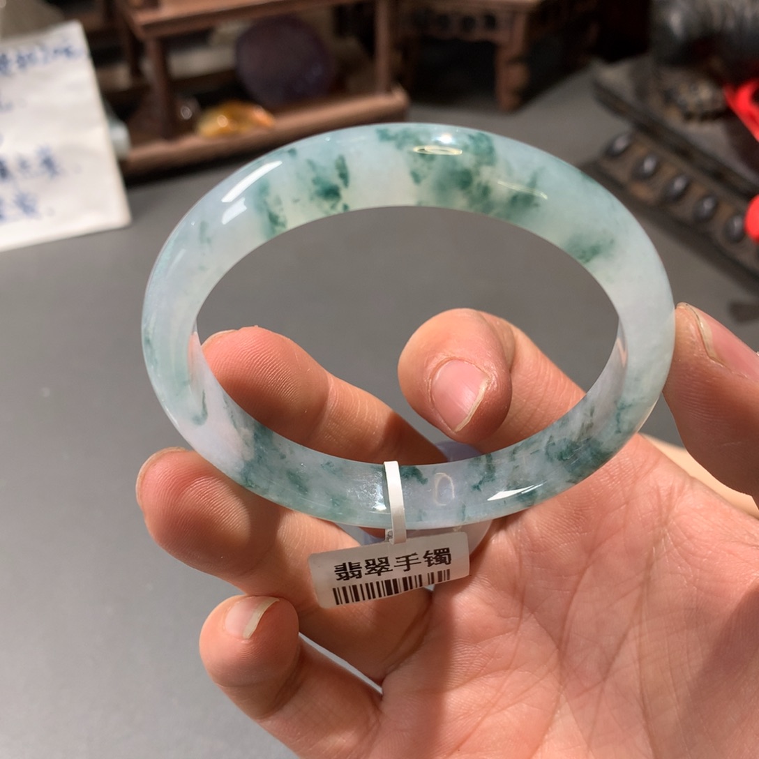翡翠手镯未镶嵌55圈口
