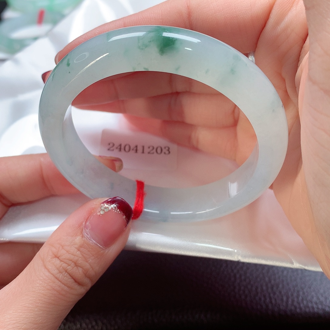 翡翠手镯未镶嵌天然A货翡翠