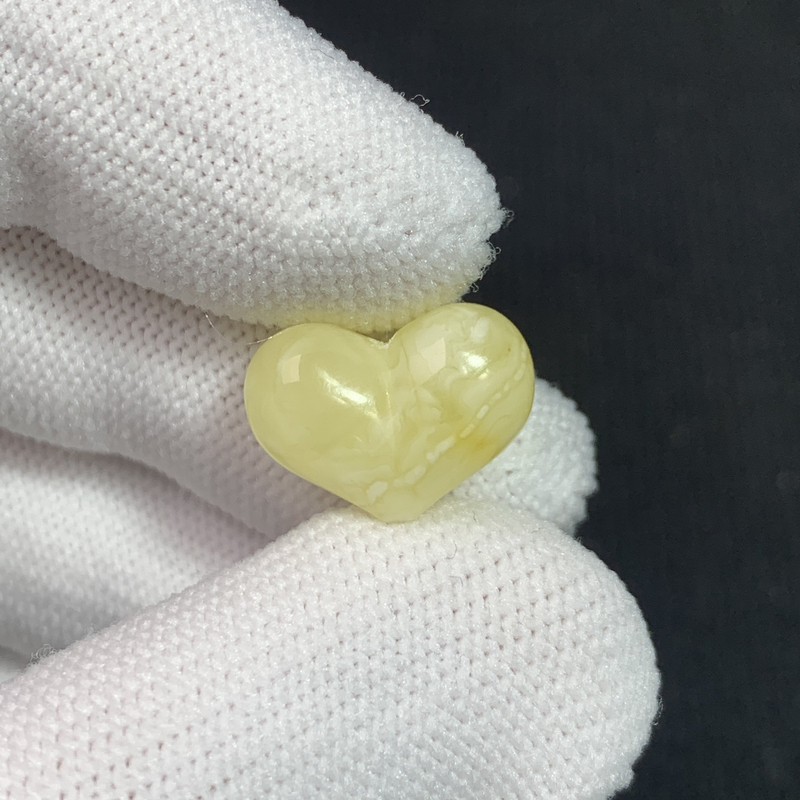 P1300保真原矿俄料尺寸15.8*11.5mm蜜蜡屁桃爱心单颗隔珠支持复检