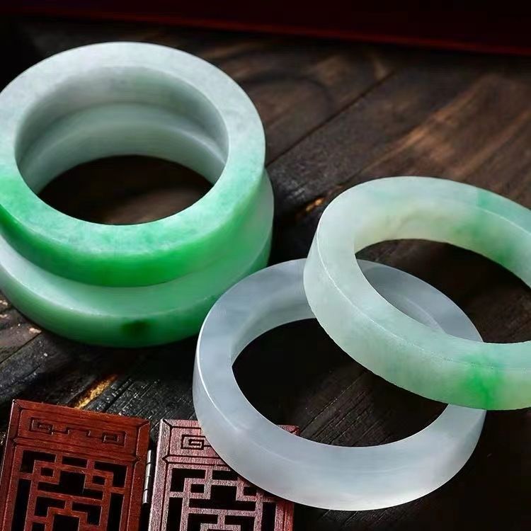 天然缅甸翡翠手镯定制