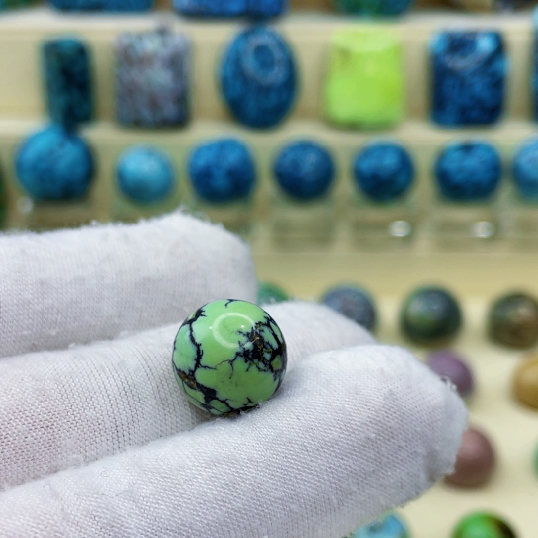 未镶嵌绿松石颈饰